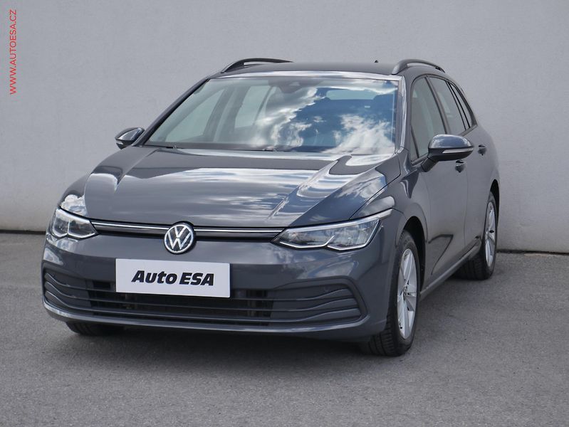 Volkswagen Golf (2021) 1.5 TSi, 2.maj,ČR, Life, LED - fotka 3 z 18
