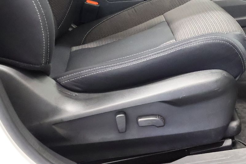 Subaru Outback 2.5i 4WD Active + tažné - fotka 9 z 16