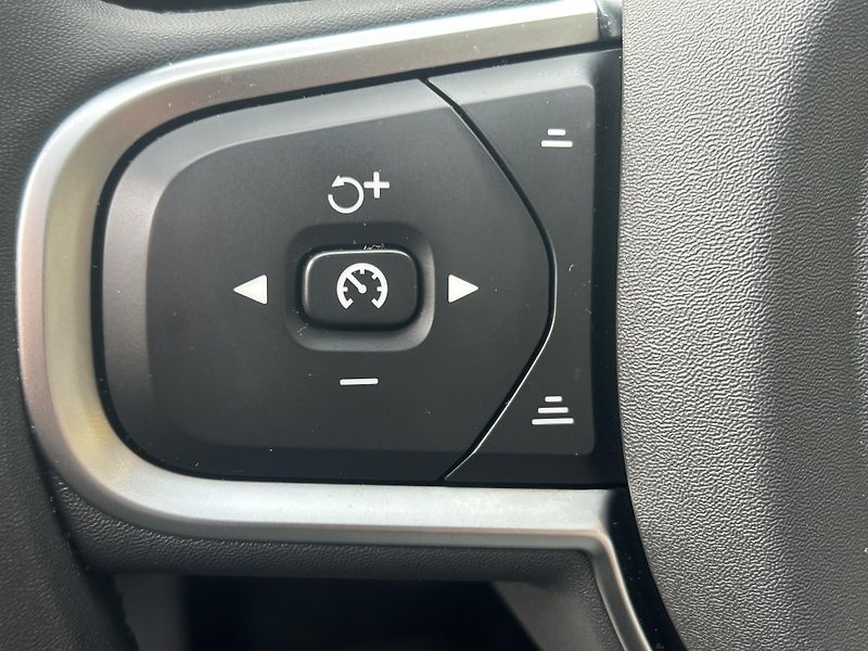 Volvo XC60 (2025) T6 RECHARGE PHEV 4WD ČR 1.maj  - fotka 39 z 46
