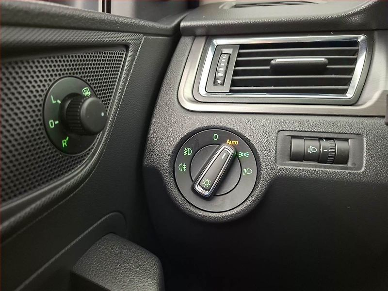 Škoda Rapid (2016) Spaceback 1.2 TSI, ČR,1.maj - fotka 16 z 17