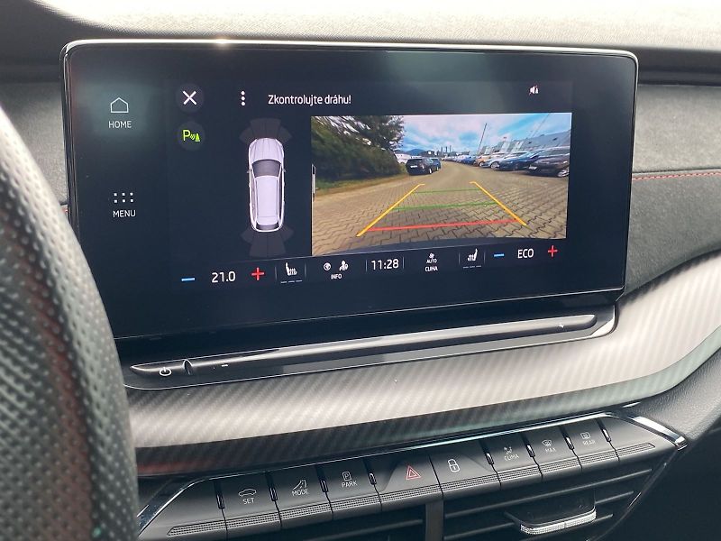 Škoda Octavia (2024) Combi 1.4 TSI iV DSG RS - fotka 18 z 35