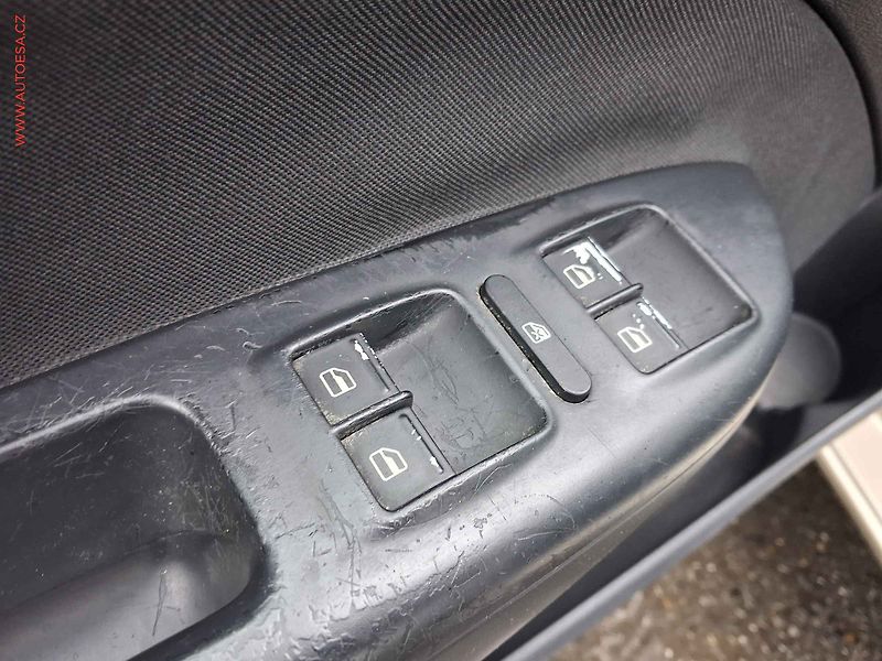 Škoda Octavia (2005) 2.0 FSi, ČR, Elegance - fotka 13 z 13