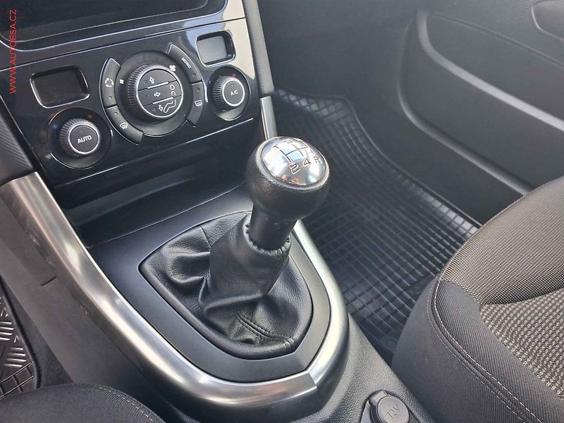 Peugeot 308 (2013) 1.6 VTi, 2.maj,ČR, servis - fotka 15 z 15