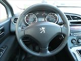 Peugeot 5008 1,6 16V 115kW Panorama,po serv - náhled 34