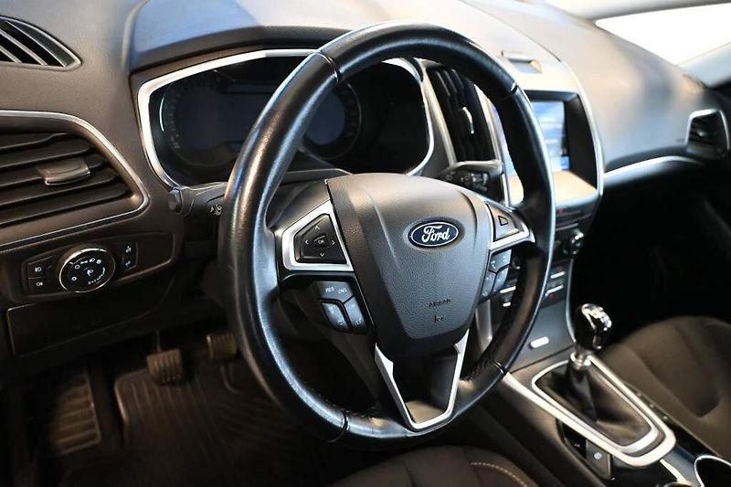 Ford S-MAX (2022) 2.0 TITANIUM Kamera Tažné 8 Ko - fotka 13 z 32
