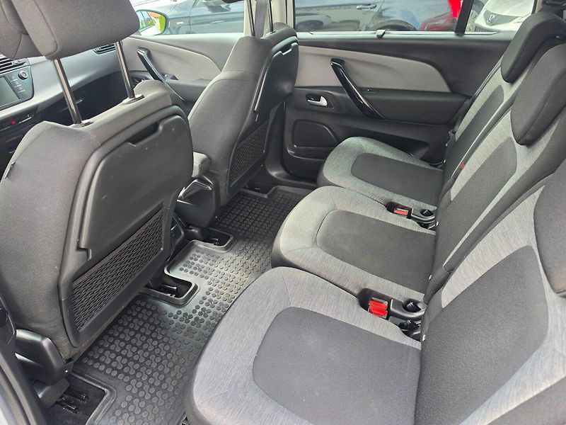 Citroën Grand C4 Picasso (2017) 2.0 HDI Navi,7míst - fotka 12 z 25