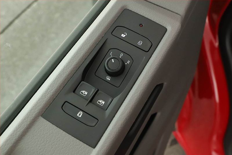 Volkswagen Transporter (2022) 2.0 TDI 4MOTION, Bus, 9Míst - fotka 8 z 16