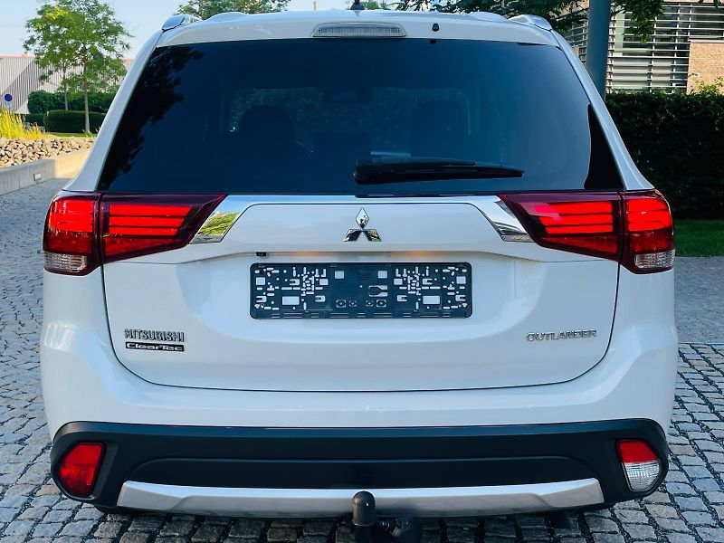 Mitsubishi Outlander 2.0i 1.MAJITEL SERVISKA TAŽNÉ - fotka 15 z 46