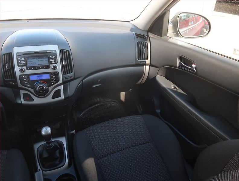 Hyundai i30 (2009) 1.4 CVVT, Serv.kniha - fotka 8 z 16