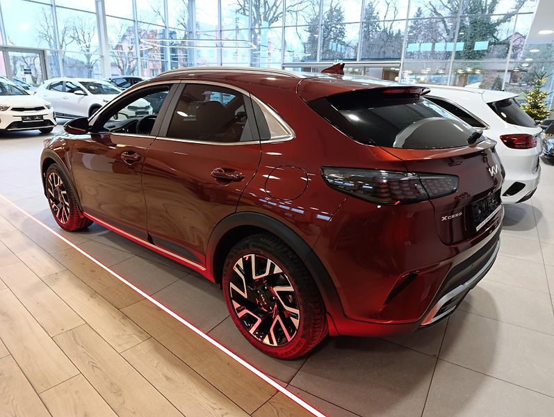 Kia XCeed 1,6 T-GDi 7DCT STEEL ED. 132kw - fotka 7 z 10