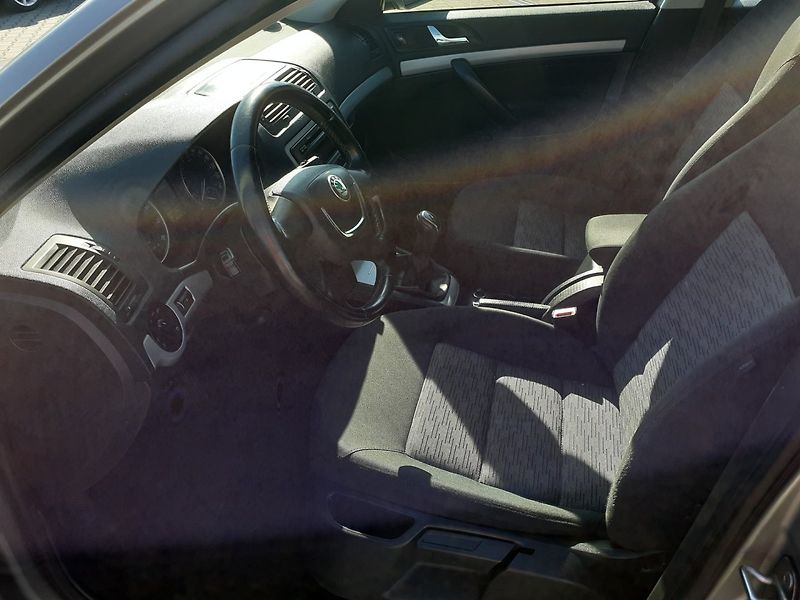 Škoda Octavia (2013) KOMBI 1.4 TSI AMBIENTE - fotka 12 z 27