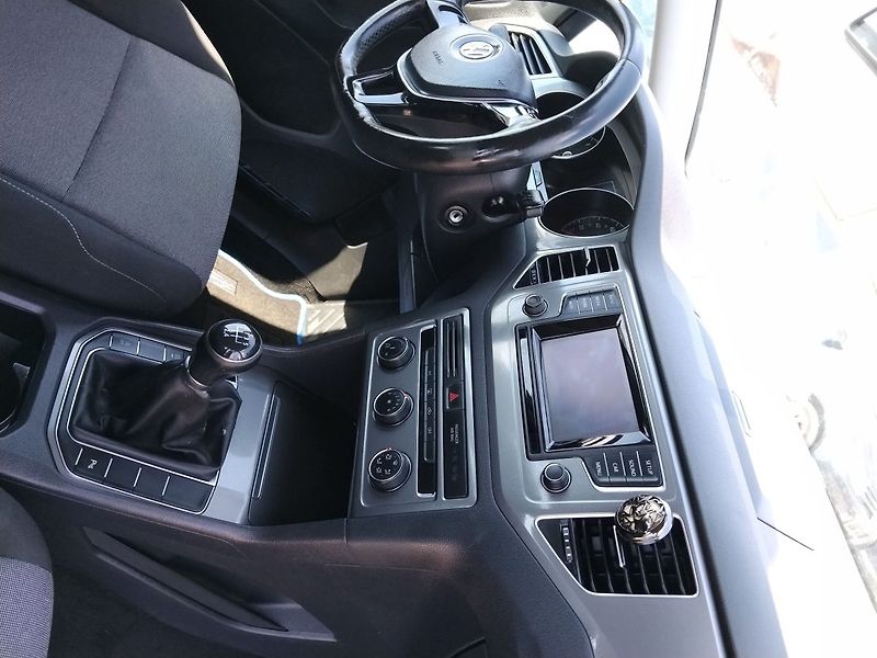 Volkswagen Golf Sportsvan (2015) - fotka 25 z 27