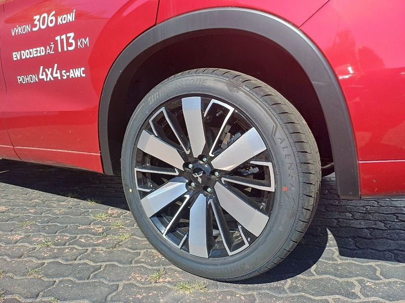 Mitsubishi Outlander Instyle 2,4 MIVEC 2xelektromot - fotka 25 z 25