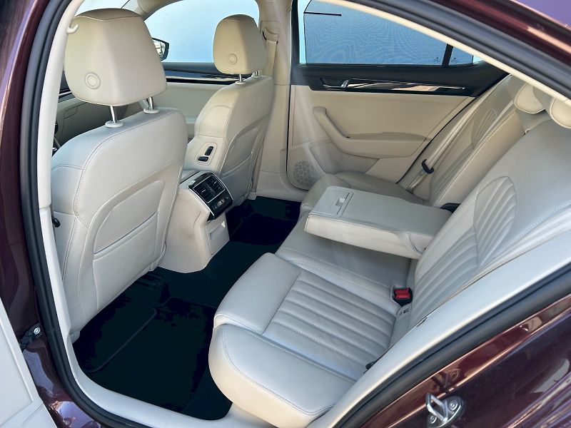 Škoda Superb (2016) Laurin & Klement 2.0 TDI 140kW - fotka 31 z 35