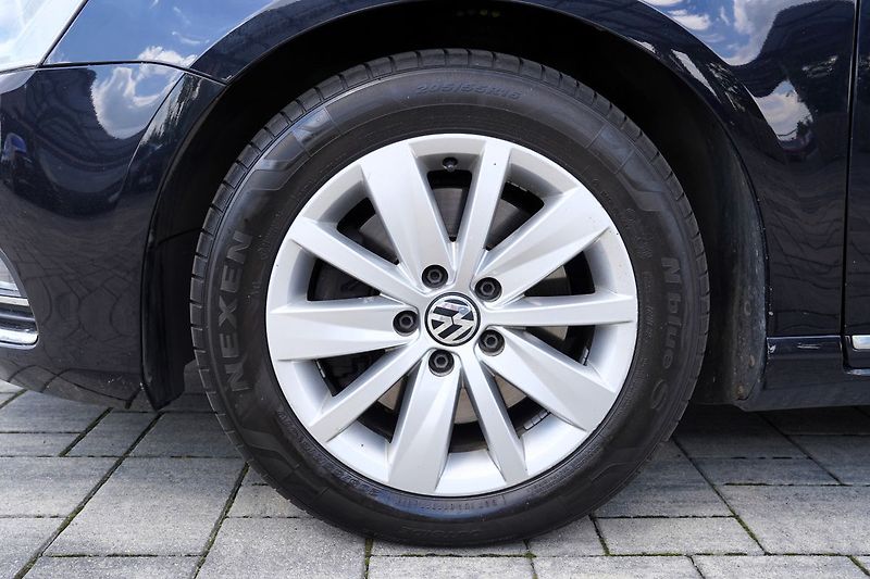 Volkswagen Passat 2.0 TDI DSG 140PS/Al.kola/xeno - fotka 14 z 37