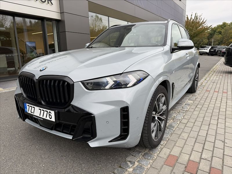 BMW X5 3,0 30d xDrive - fotka 3 z 36