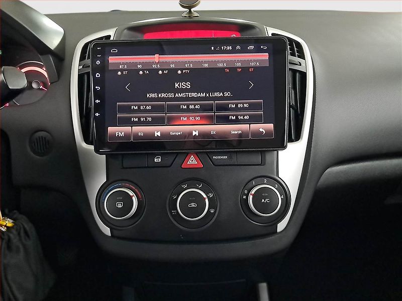 Kia Ceed (2010) 1.4 CVVT, Navi, Park. senzory - fotka 12 z 16