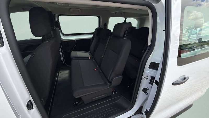 Opel Vivaro (2026) L2 (L) Combi 2.2 CDTi 180k AT8 - fotka 19 z 25