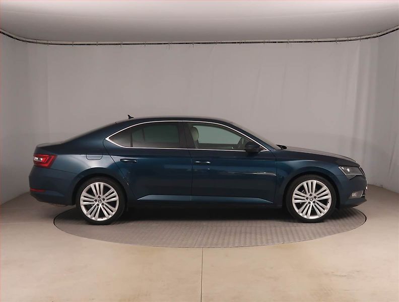 Škoda Superb (2016) Elegance 2.0 TSI, Automat - fotka 6 z 22