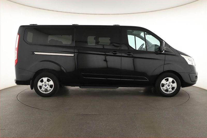 Ford Tourneo Custom (2017) Titanium 2.0 EcoBlue, ČR, 1Maj - fotka 6 z 20