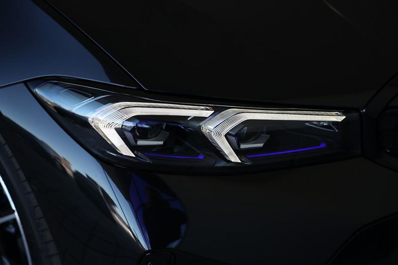 BMW Řada 3 M340i xDrive Touring - fotka 17 z 18