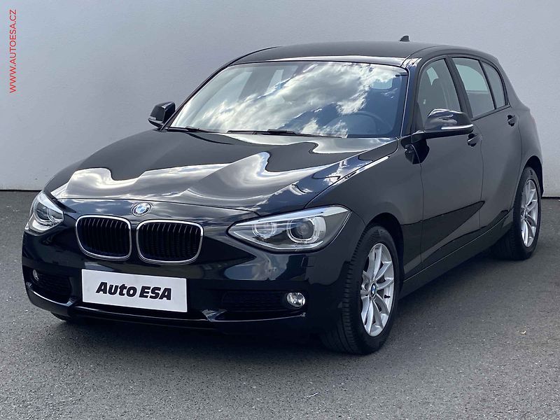 BMW Řada 1 (2013) 1.6i 116i, AC, bixen, park - fotka 3 z 18