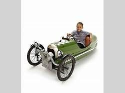 Autíček pro děti je dnes nepřeberné množství. Co třeba Tesla Model S?