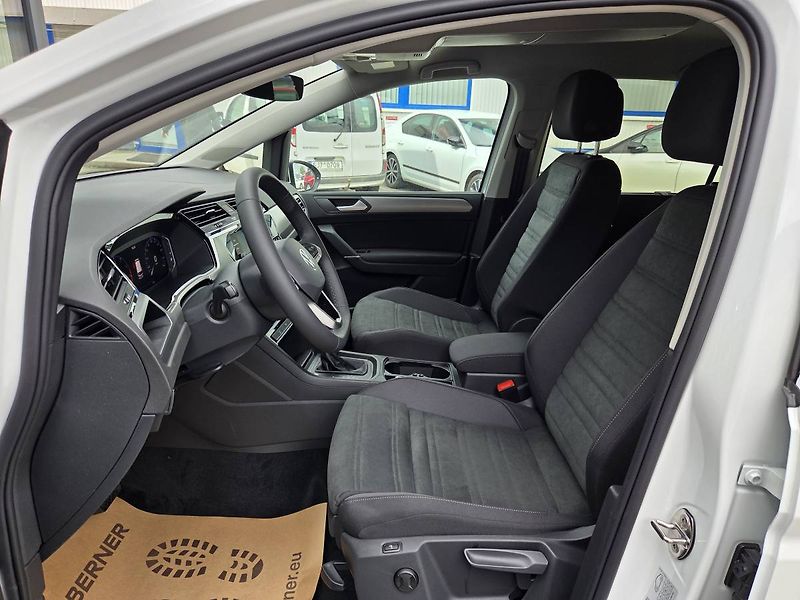 Volkswagen Touran (2026) 1.5 TSI DSG 7míst - fotka 10 z 48