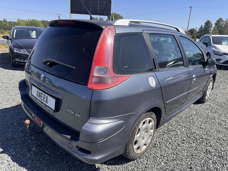 Peugeot 206 1.4i, 55 kW,sw,1.Majitel - fotka 8 z 20