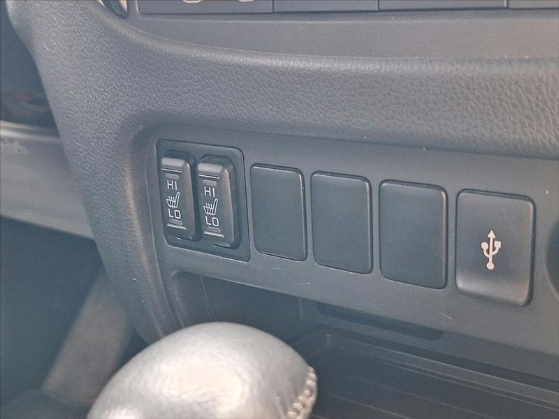 Mitsubishi L200 2,4 DI-D  Diamant Ed. rozšířen - fotka 13 z 20