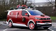 Ježíškův Opel vytvořený chatbotem Grok.