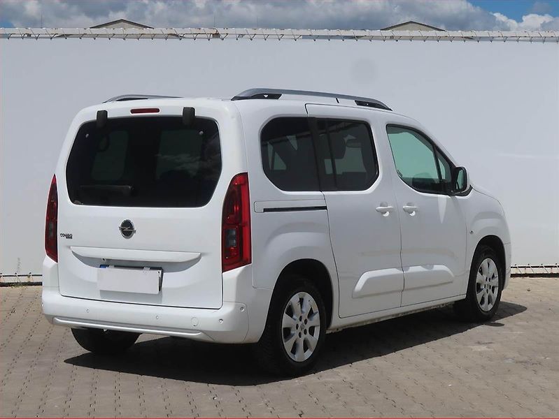Opel Combo (2019) 1.2 Turbo, 5Míst, SR - fotka 5 z 18