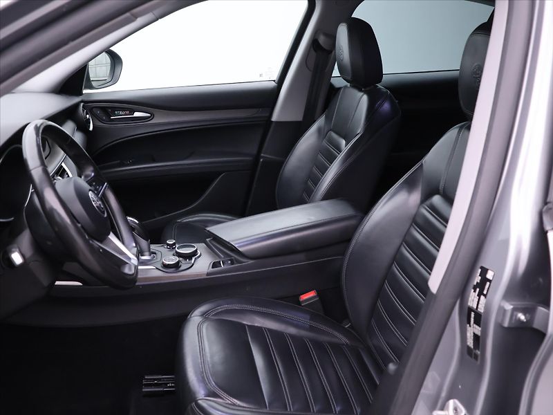 Alfa Romeo Stelvio 2,0 TBi 148kW Aut. Q4 Super - fotka 11 z 32