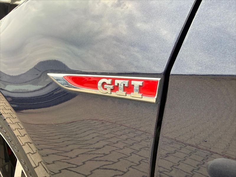 Volkswagen Golf 2.0 GTI DSG - fotka 19 z 19