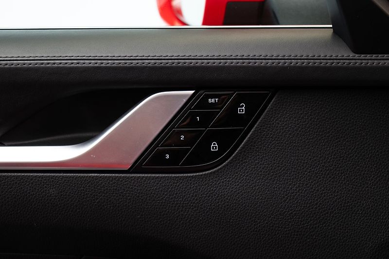 Porsche 911 Carrera 4S - fotka 16 z 24