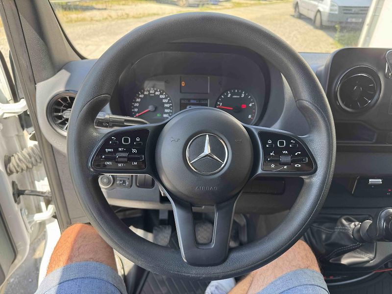 Mercedes-Benz Sprinter (2022) Sprinter 317 CDI -skříň-spaní - fotka 20 z 28