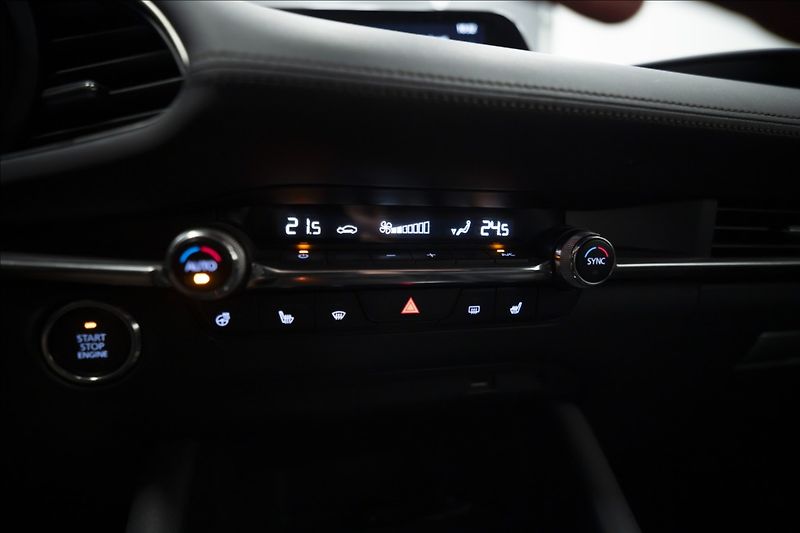 Mazda 3 2,0 e-SKYACTIV-X AT NAV KAMERA - fotka 29 z 43