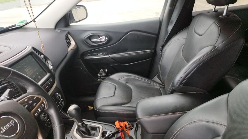 Jeep Cherokee 2.0JTD-volat-608 081 843 - fotka 13 z 19