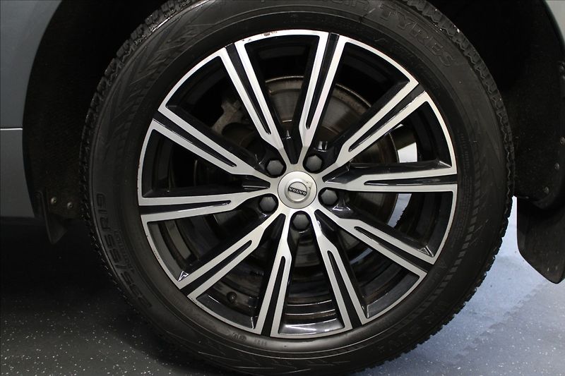 Volvo XC60 2,0 B4 AWD CZ PŮVOD - fotka 30 z 37