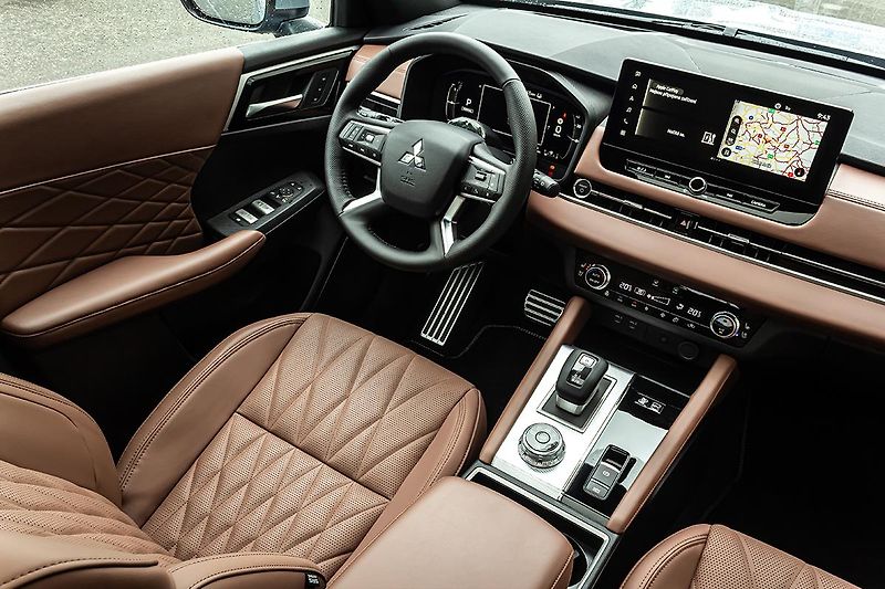 Mitsubishi Outlander (2025) 2,4 PHEV 4WD  Instyle+ - fotka 9 z 25