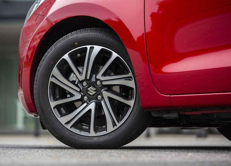 V zimě se tato verze Suzuki Swift cítí úplně skvěle