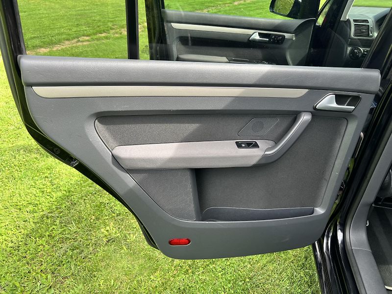 Volkswagen Touran 1.6 MPI 75KW,7MÍST,DIGI,NAVI - fotka 15 z 46