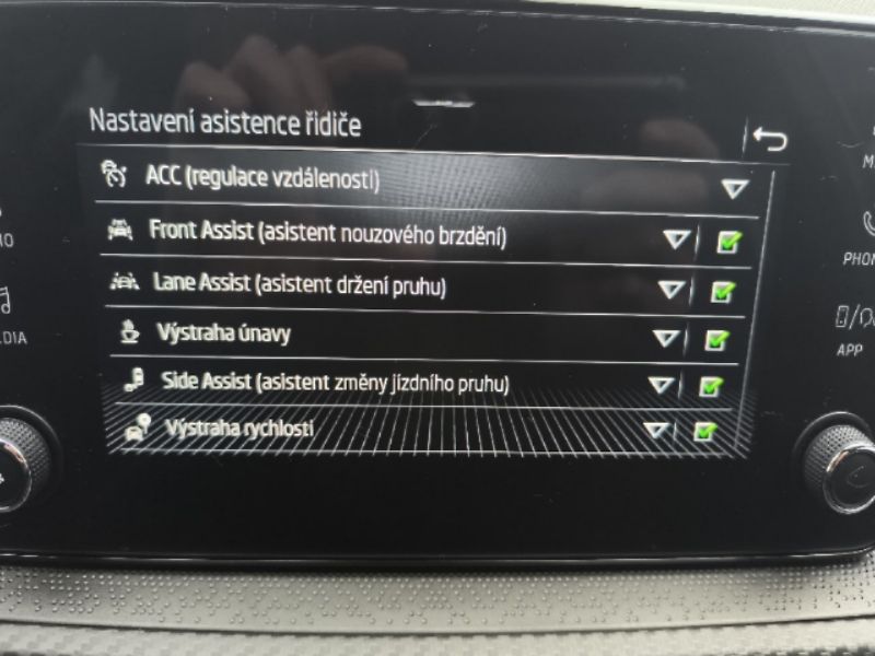 Škoda Scala 1.0TSi 85kW DSG Monte Carlo - fotka 18 z 22