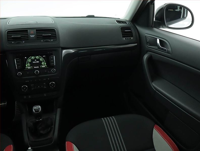 Škoda Yeti (2014) 1.4 TSI, Navi, Bi-Xenony - fotka 8 z 16