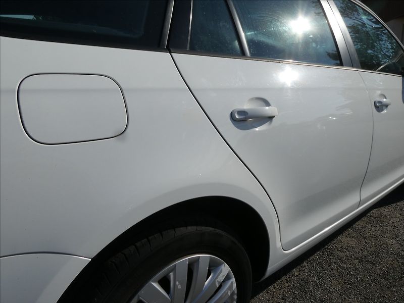 Volkswagen Golf 1,2 TSi 77kW serviska, klima - fotka 12 z 42