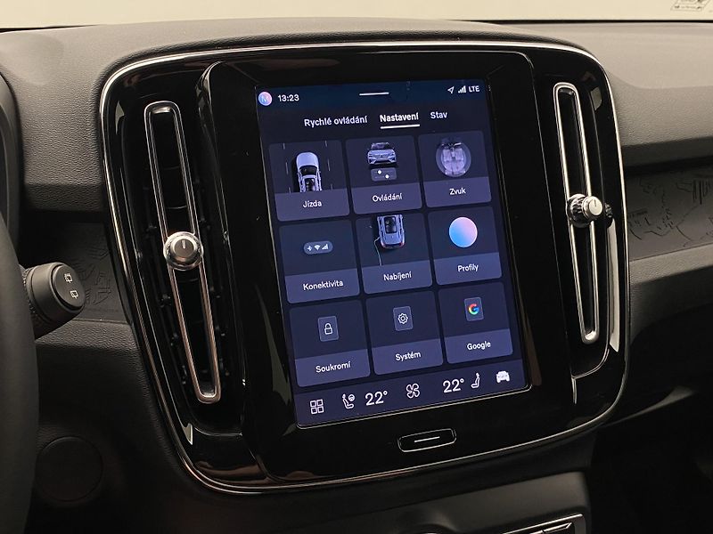 Volvo XC40 PURE ELECTRIC RECHARGE PLUS - fotka 43 z 55