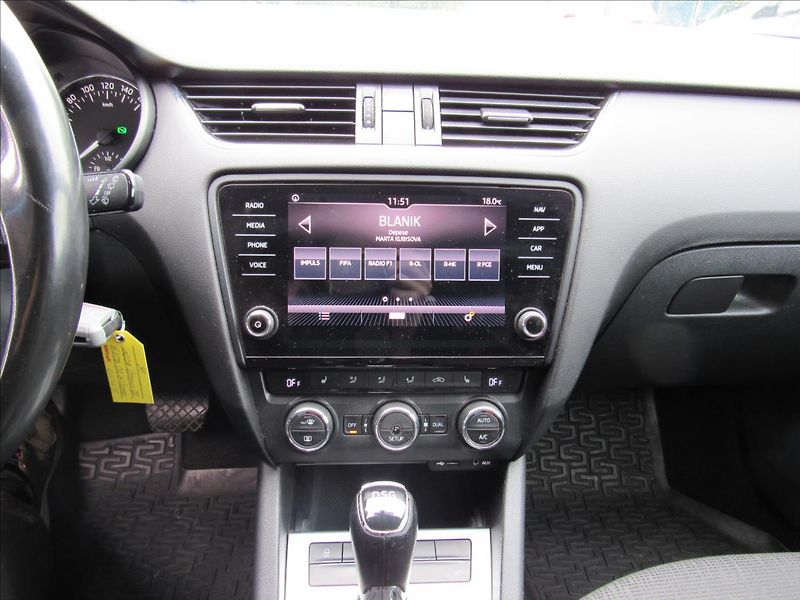 Škoda Octavia 2,0 TDI 110kW DSG Combi - fotka 15 z 31
