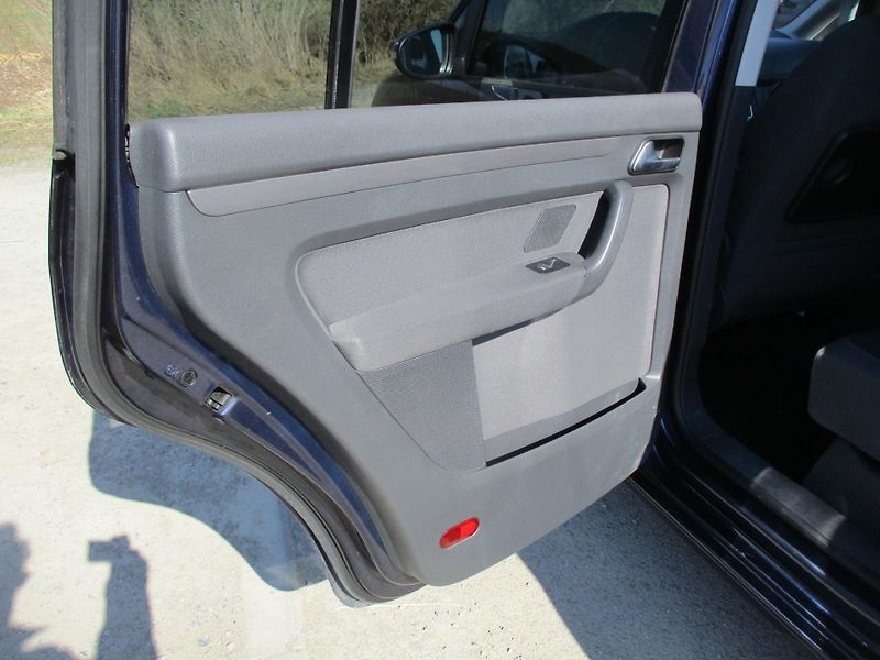 Volkswagen Touran 1.4TSi 103kW*CL*TAŽ Z.*7MÍST - fotka 35 z 46