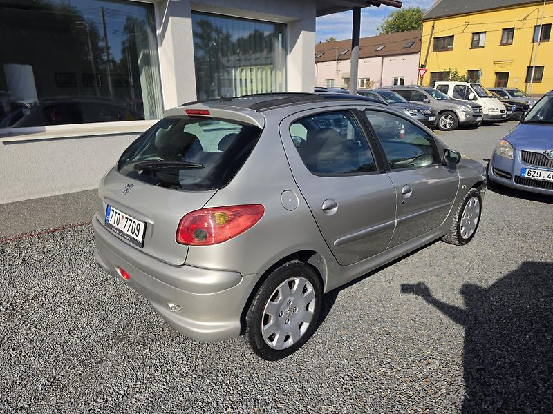 Peugeot 206 1.6 i 80kw Panorama  - fotka 4 z 21