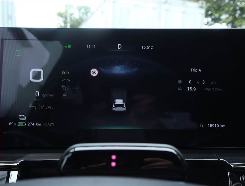 Omoda 5 EV (2025) Premium 61 kWh - fotka 11 z 25